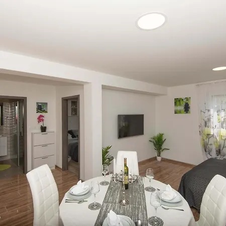 Apartments Mtv With Privatne Parking Zadar Exterior photo