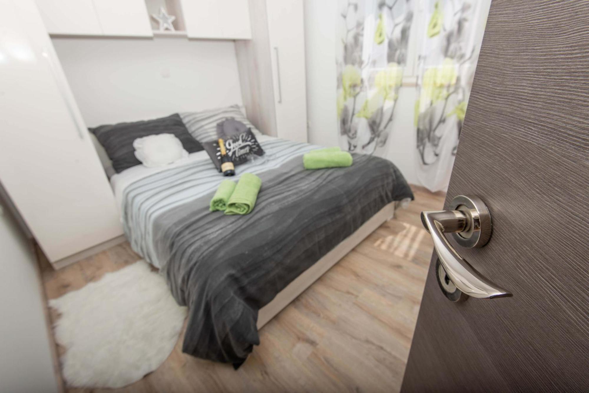 Apartment Mtv With Privatne Parking Zadar