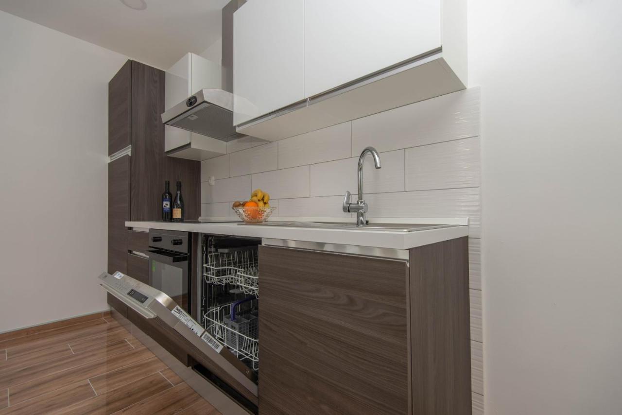 Mtv With Privatne Parking Apartma